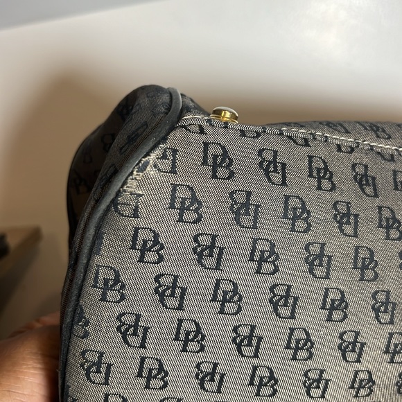 Dooney and Bourke signature shoulder bag - Picture 15 of 17
